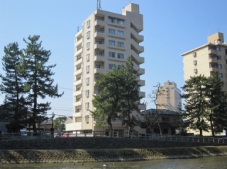 ロールスガーデン並木町